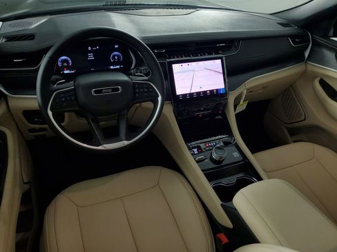 New 2025 Jeep Grand Cherokee Limited w/ Black Appearance Package image 15