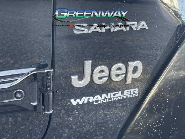 Used 2018 Jeep Wrangler Unlimited Sahara AWD/4WD image 9
