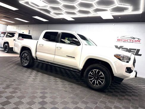 Used 2020 Toyota Tacoma TRD Sport w/ Technology Package AWD/4WD image 2