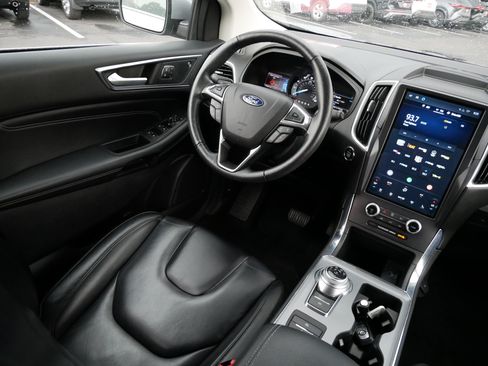 Used 2022 Ford Edge Titanium AWD/4WD image 9