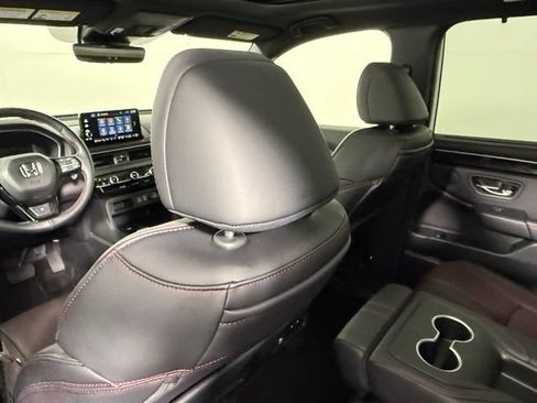 Used 2025 Honda Pilot Black Edition image 38