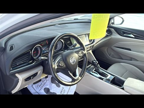 Used 2018 Buick Regal Essence w/ Driver Confidence Package #1 image 9