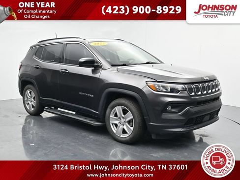 Used 2022 Jeep Compass Latitude FWD image 1