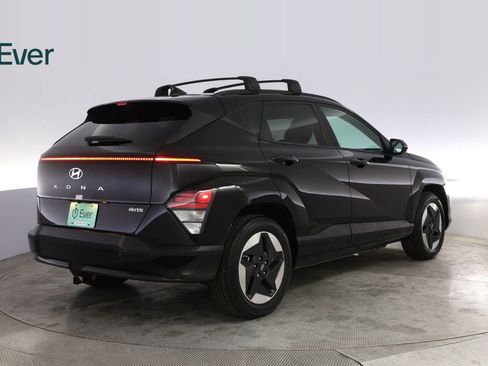 Used 2024 Hyundai Kona SEL FWD image 3