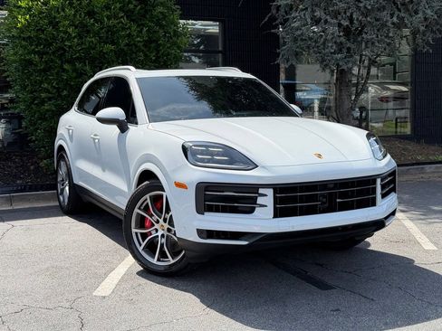 Used 2024 Porsche Cayenne S AWD/4WD image 7