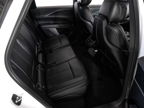 Used 2024 Cadillac Lyriq Luxury image 35