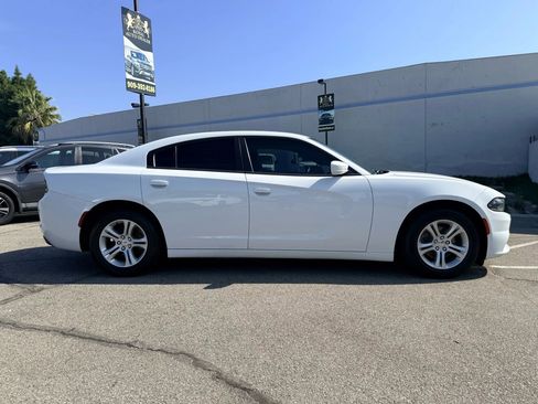 Used 2019 Dodge Charger SXT image 4