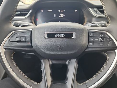 Used 2023 Jeep Grand Cherokee L Laredo image 18