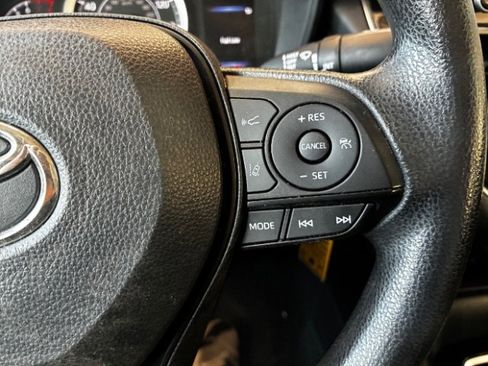 Used 2022 Toyota Corolla LE FWD image 17