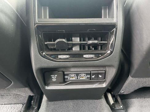 Used 2023 Jeep Grand Cherokee 4WD 4xe image 11