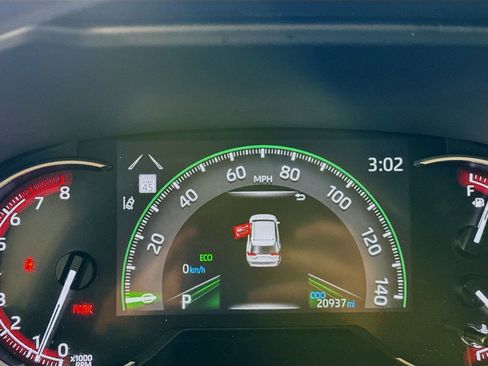 Used 2024 Toyota RAV4 LE image 9