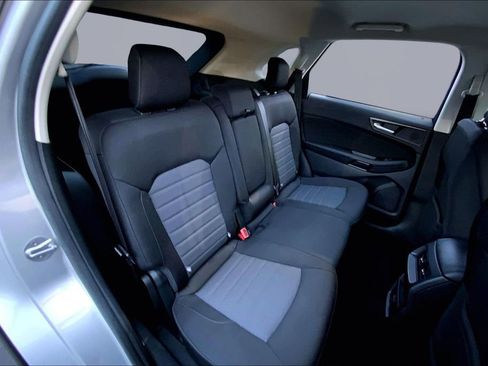 Used 2018 Ford Edge SE image 15