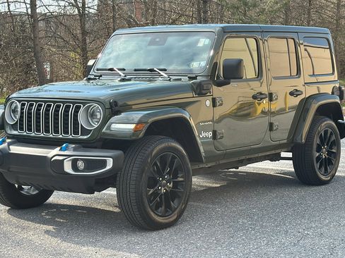 Used 2024 Jeep Wrangler Sahara image 2