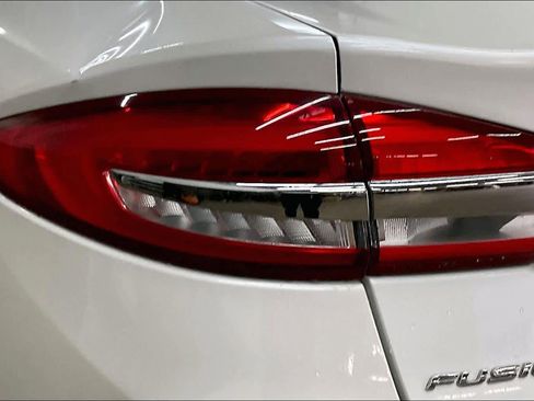 Used 2017 Ford Fusion SE image 31