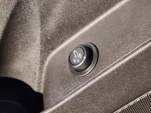 Used 2024 Chevrolet Equinox RS w/ RS Leather Package image 31