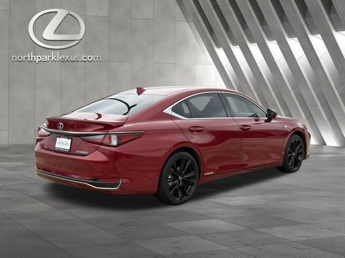 Certified 2022 Lexus ES 300h F Sport FWD image 6