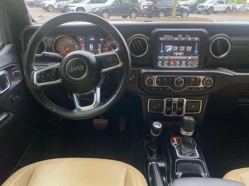 Used 2018 Jeep Wrangler Unlimited Sahara AWD/4WD image 8