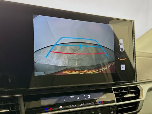 Certified 2025 Toyota Sienna XLE image 18