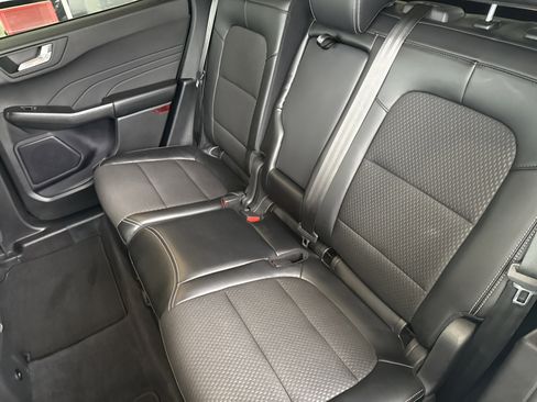 Used 2024 Ford Escape SE image 12