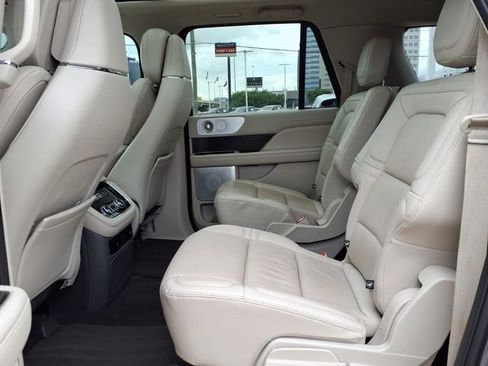Used 2021 Lincoln Navigator L Reserve w/ Luxury Package AWD/4WD image 5