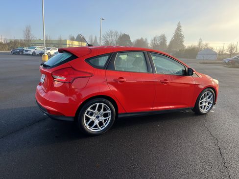 Used 2015 Ford Focus SE w/ Equipment Group 201A image 6