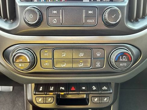 Used 2022 Chevrolet Colorado Z71 w/ Safety Package AWD/4WD image 35