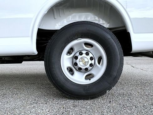 New 2026 Chevrolet Express 3500 Extended RWD image 22