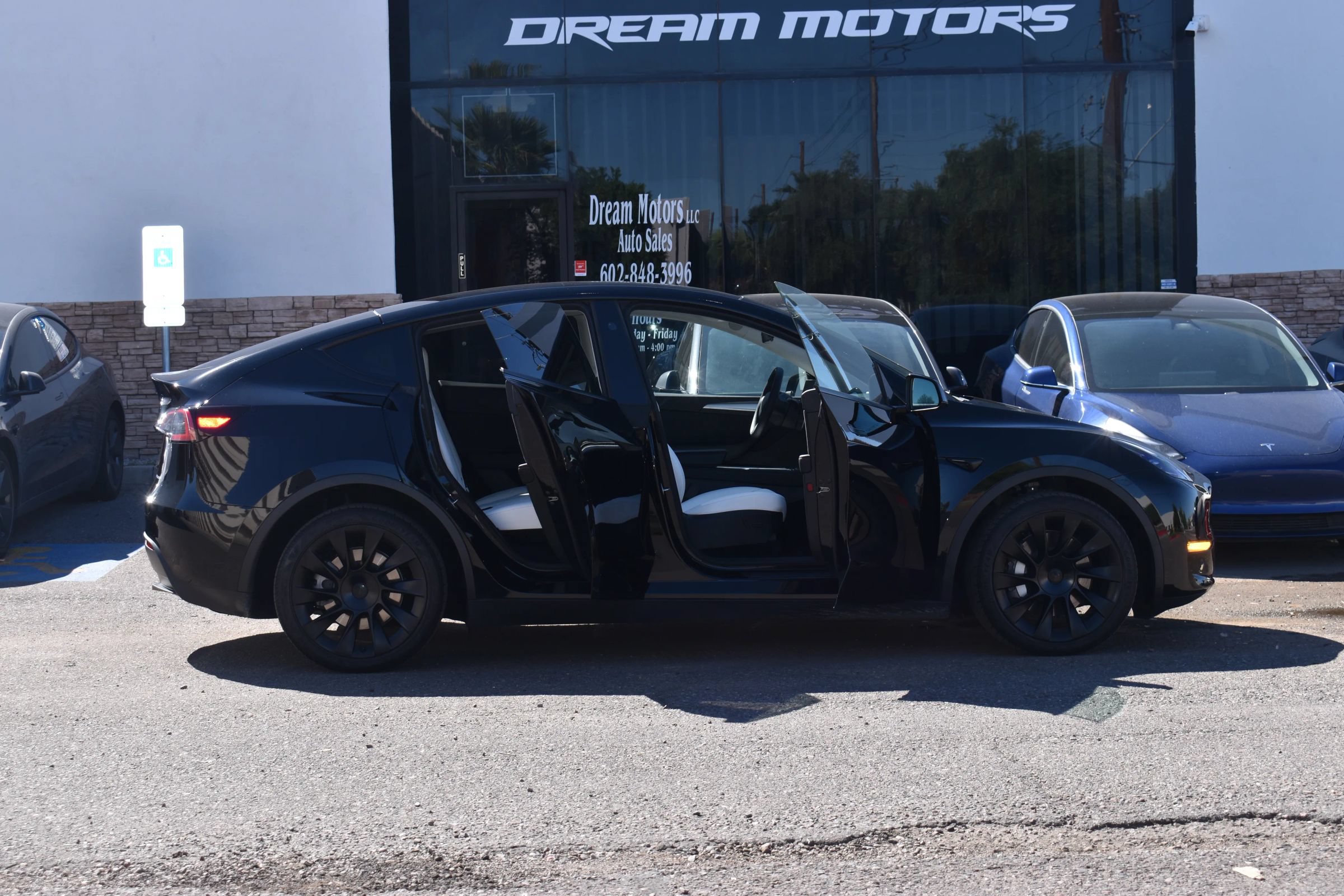 Used 2023 Tesla Model Y Long Range AWD/4WD image 10