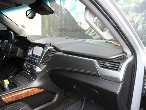 Used 2018 Chevrolet Suburban Premier image 25