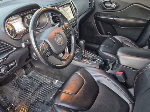 Used 2021 Jeep Cherokee Trailhawk image 8