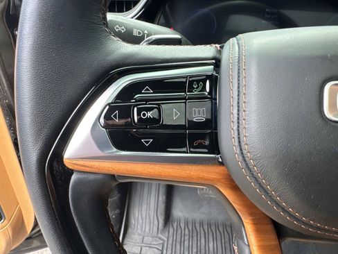 Used 2024 Jeep Grand Cherokee Summit AWD/4WD image 32