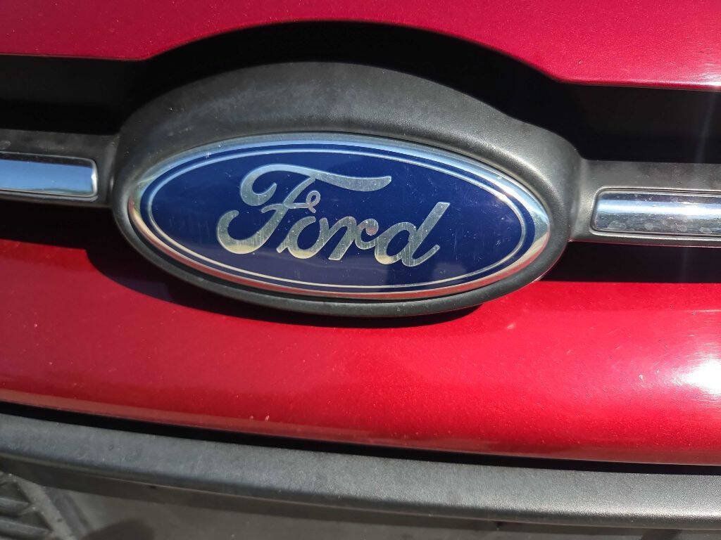 Used 2013 Ford Focus SE w/ SE Winter Pkg FWD image 11
