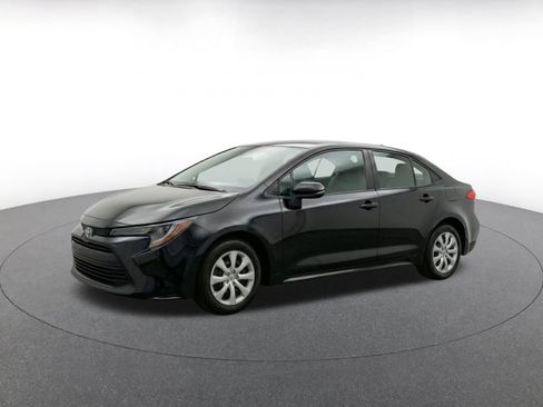 Used 2025 Toyota Corolla LE FWD image 3