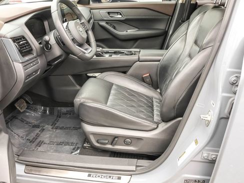 Used 2021 Nissan Rogue Platinum image 18