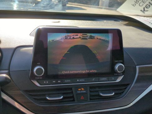 Used 2024 Nissan Altima 2.5 SV image 23