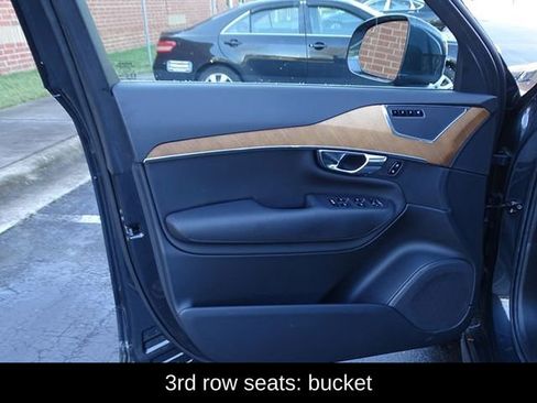 Used 2022 Volvo XC90 T6 Momentum w/ Climate Package image 17