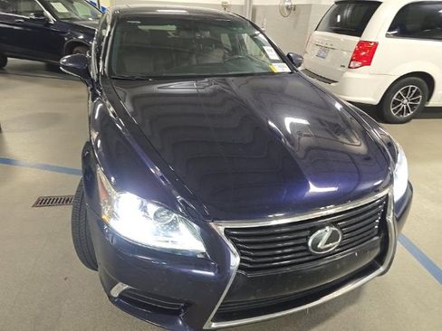 Used 2017 Lexus LS 460 RWD image 2