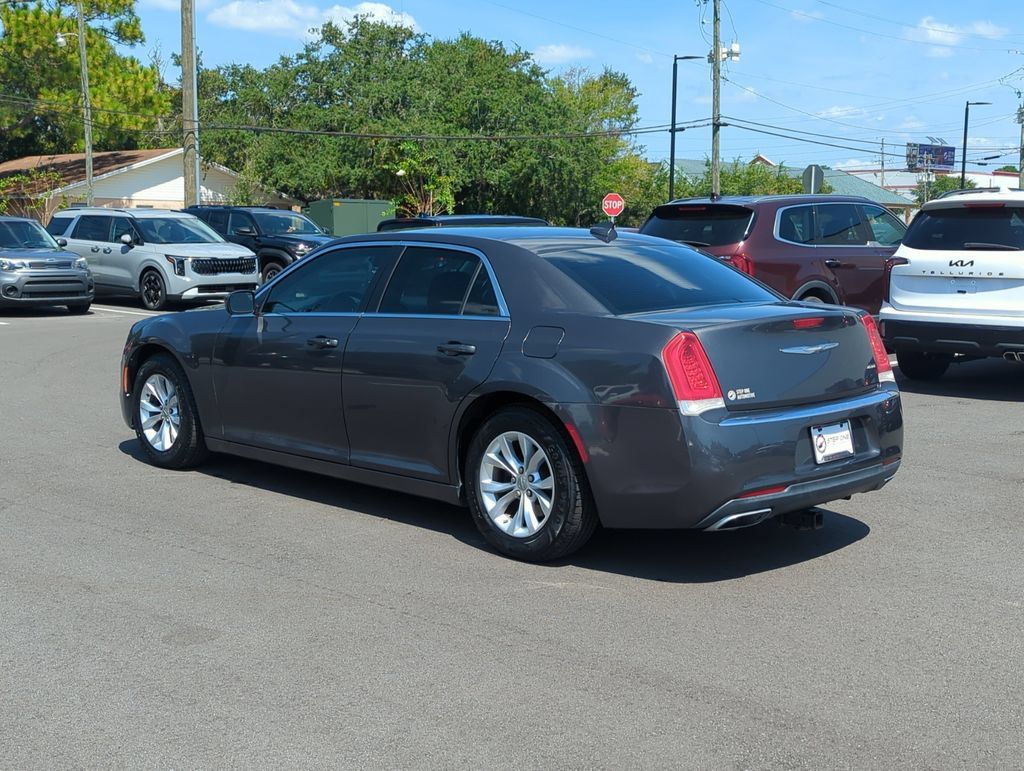 Used 2015 Chrysler 300 Limited RWD image 5