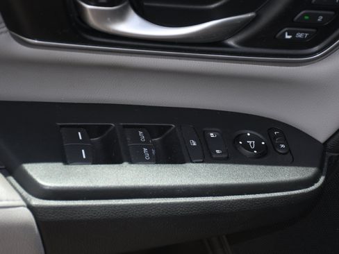 Used 2018 Honda CR-V Touring image 11