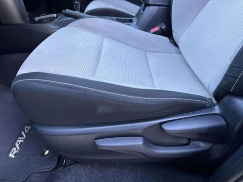 Used 2017 Toyota RAV4 XLE image 18