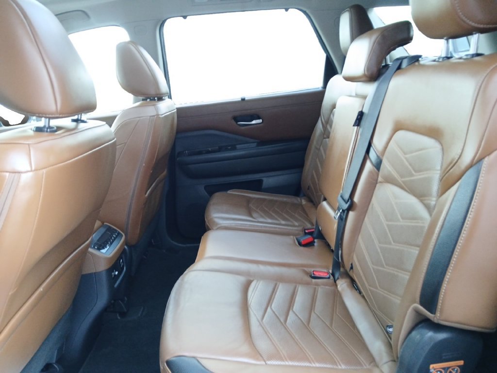 Used 2023 Nissan Pathfinder Platinum w/ Cargo Package FWD image 22
