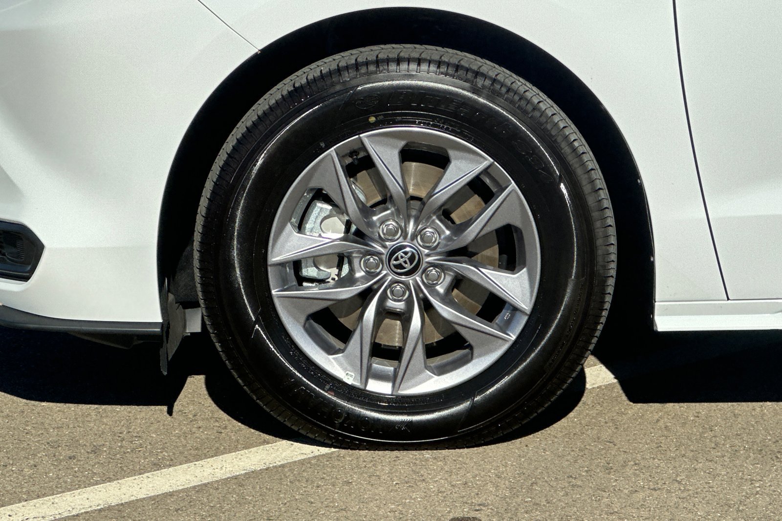 Certified 2026 Toyota Sienna LE FWD image 46
