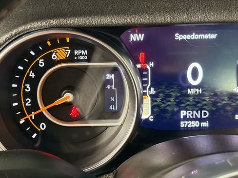 Used 2021 Jeep Wrangler Unlimited Sahara w/ Uconnect 4C Nav & Sound Group AWD/4WD image 13