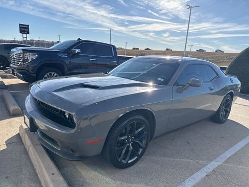 Used 2019 Dodge Challenger SXT w/ Blacktop Package image 1