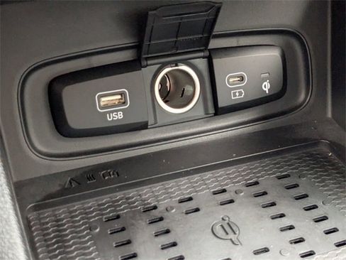 Used 2025 Hyundai Venue Limited image 24