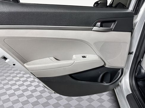 Used 2018 Hyundai Elantra SE image 24