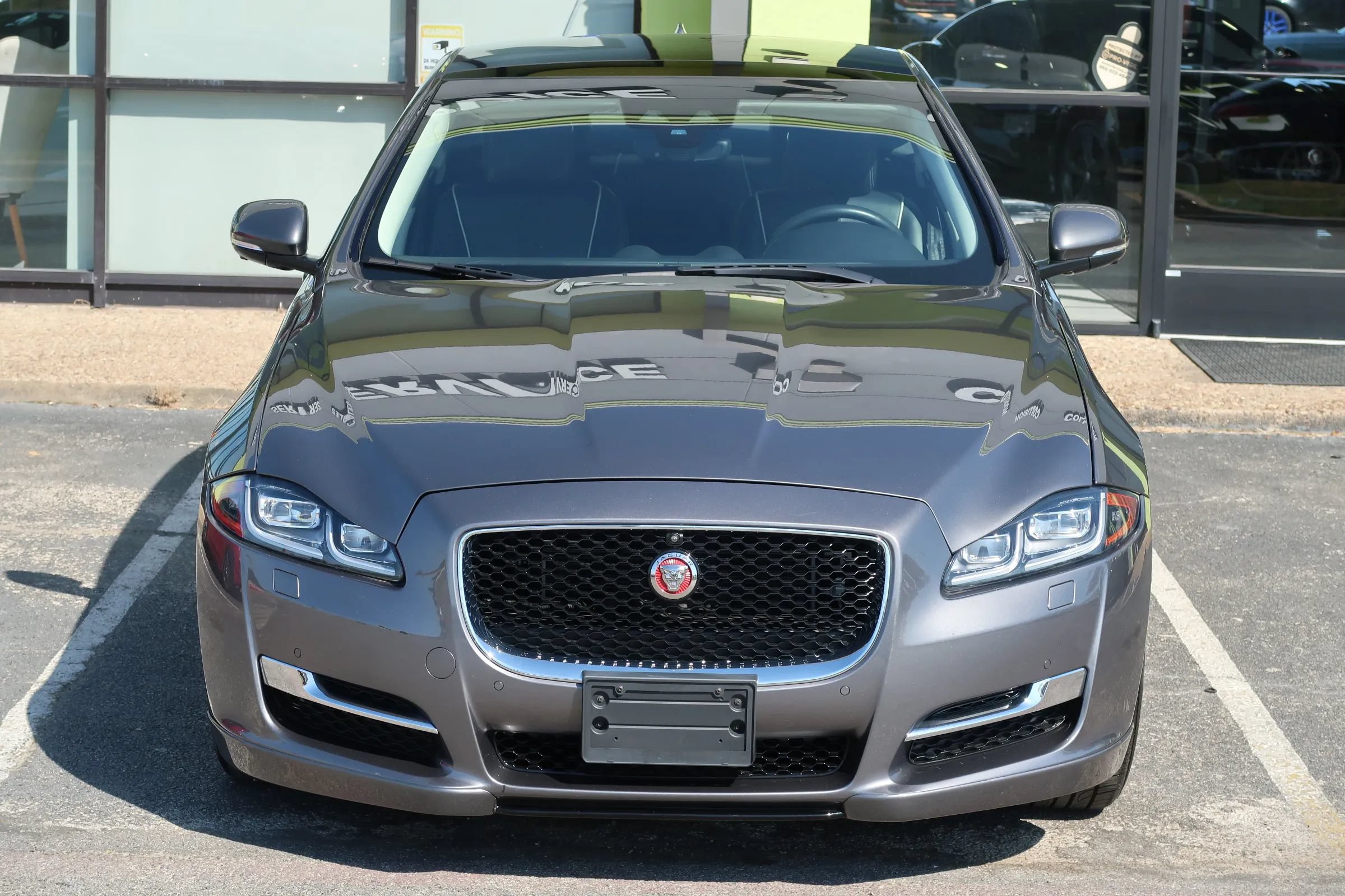 Used 2019 Jaguar XJ R-Sport RWD image 4