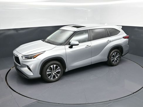 Used 2023 Toyota Highlander XLE image 34