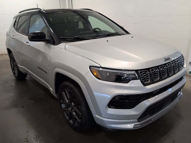 Used 2024 Jeep Compass Limited w/ High Altitude Package AWD/4WD image 3