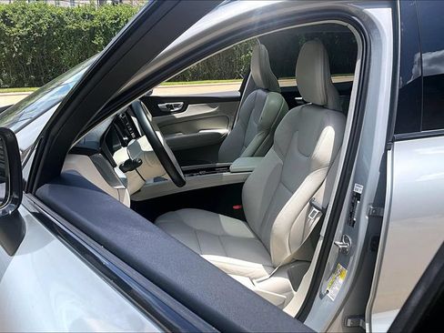 Certified 2024 Volvo XC60 B5 Plus w/ Protection Package Premier AWD/4WD image 33